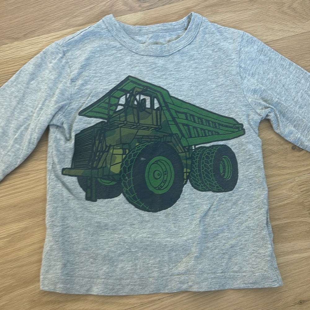Boys Gap long sleeve tee. Size 3T